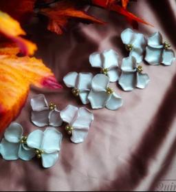 Flower studs
